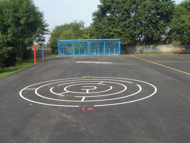 white circle maze